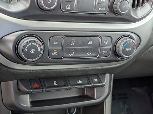 Used 2022 Chevrolet Colorado LT AWD/4WD image 24
