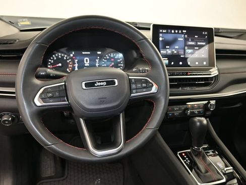 Used 2025 Jeep Compass Trailhawk w/ Trailhawk Convenience Group AWD/4WD image 23