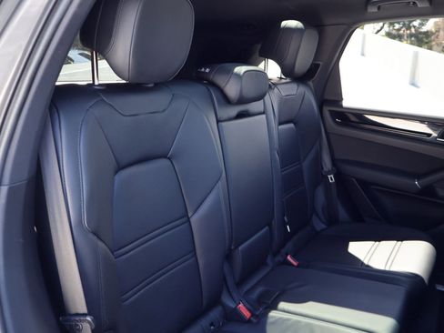 Certified 2023 Porsche Cayenne Platinum Edition AWD/4WD image 24