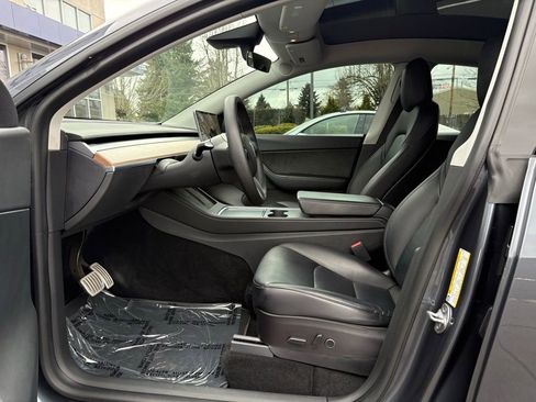 Used 2022 Tesla Model Y Performance image 12