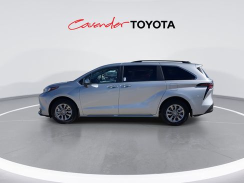Certified 2025 Toyota Sienna XLE image 5