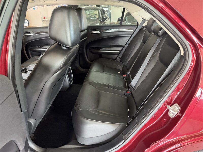 Used 2019 Chrysler 300 Limited RWD image 21