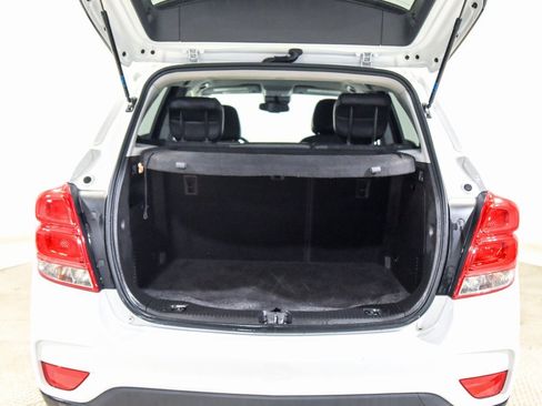 Used 2022 Chevrolet Trax LT w/ LT Convenience Package image 14