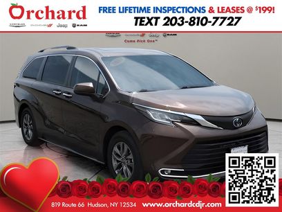 Used 2022 Toyota Sienna XLE