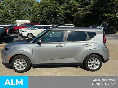 Used 2025 Kia Soul LX w/ LX Technology Package FWD image 2