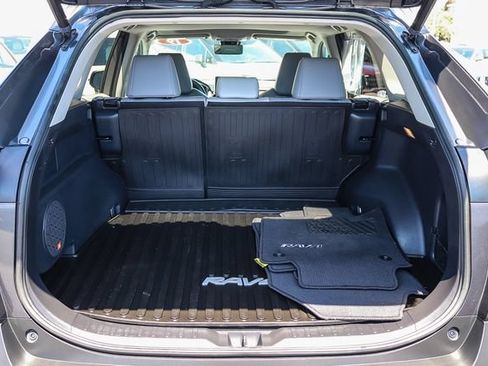 Used 2019 Toyota RAV4 Limited w/ Carpet Mat Package FWD image 28