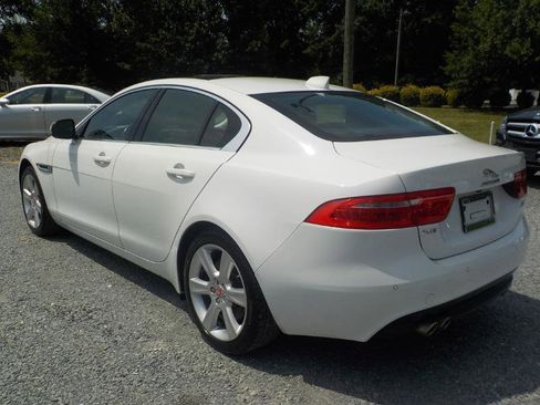 Used 2017 Jaguar XE Prestige AWD/4WD image 3