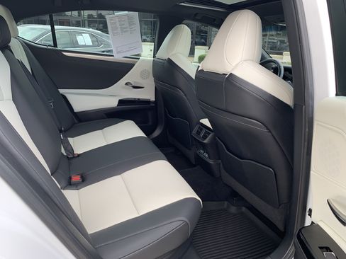 Used 2022 Lexus ES 300h F Sport w/ Accessory Package 2 FWD image 33