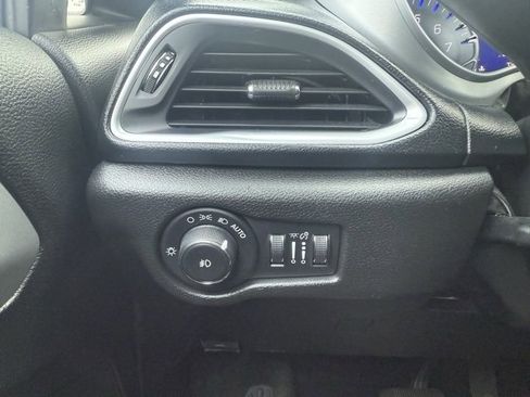 Used 2018 Chrysler Pacifica Touring-L Plus w/ S Appearance Package image 21