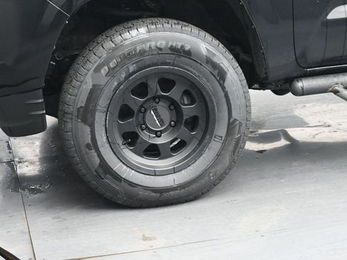 Used 2023 Toyota Tacoma SR AWD/4WD image 12