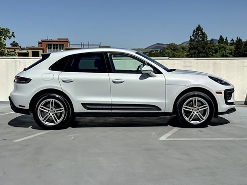 Used 2022 Porsche Macan AWD/4WD image 9