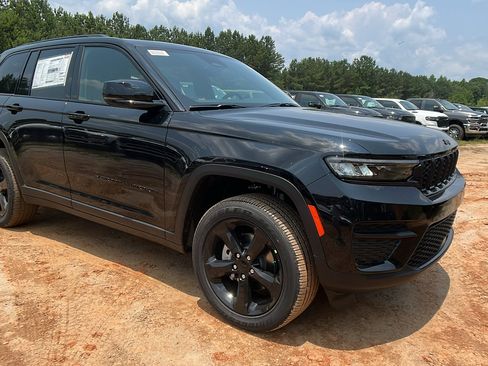 New 2025 Jeep Grand Cherokee 4WD image 5