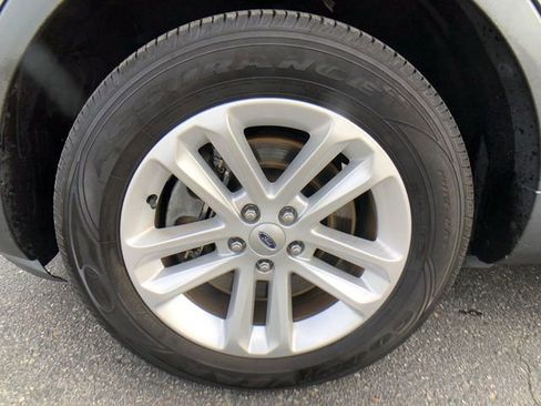 Used 2016 Ford Explorer XLT w/ Equipment Group 201A image 10