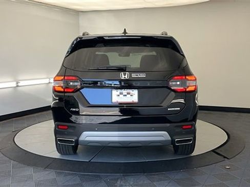 New 2025 Honda Pilot Touring image 10