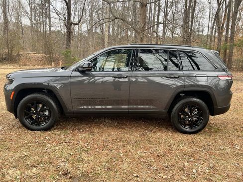 New 2026 Jeep Grand Cherokee Laredo image 6