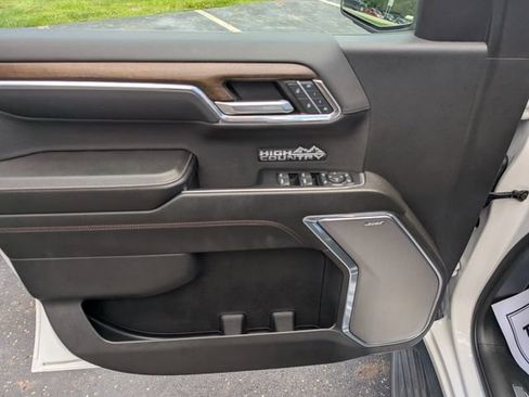 Used 2024 Chevrolet Silverado 1500 High Country w/ Technology Package AWD/4WD image 15