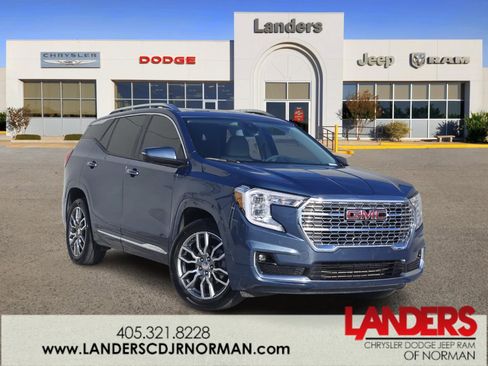 Used 2024 GMC Terrain Denali w/ Denali Premium Package image 1