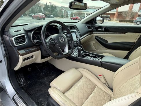 Used 2016 Nissan Maxima Platinum w/ Interior Lighting Package image 8
