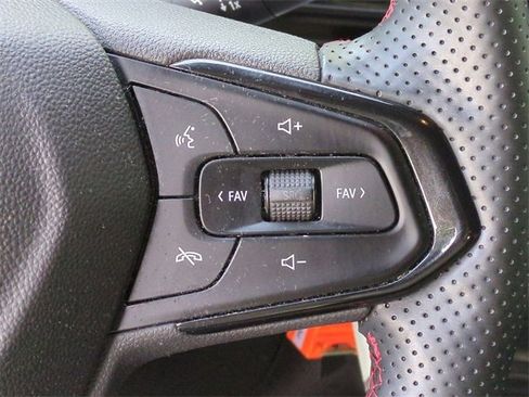 Used 2024 Chevrolet Trax RS w/ Sunroof Package image 14