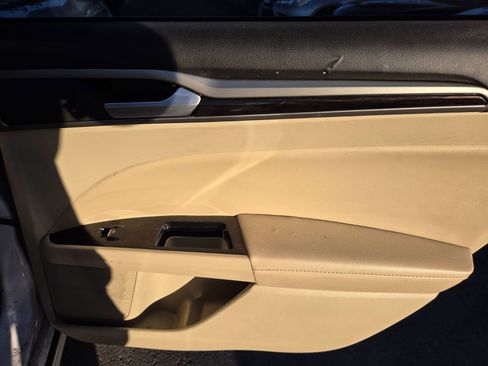 Used 2015 Ford Fusion Energi SE image 13