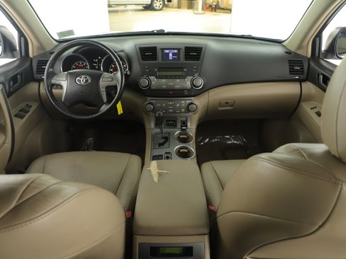 Used 2010 Toyota Highlander SE FWD image 16