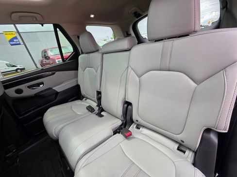 Used 2025 Honda Pilot Touring image 14
