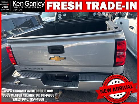 Used 2018 Chevrolet Silverado 1500 Custom w/ Custom Value Package AWD/4WD image 9