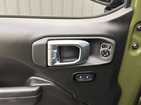 Used 2024 Jeep Wrangler Unlimited AWD/4WD image 31
