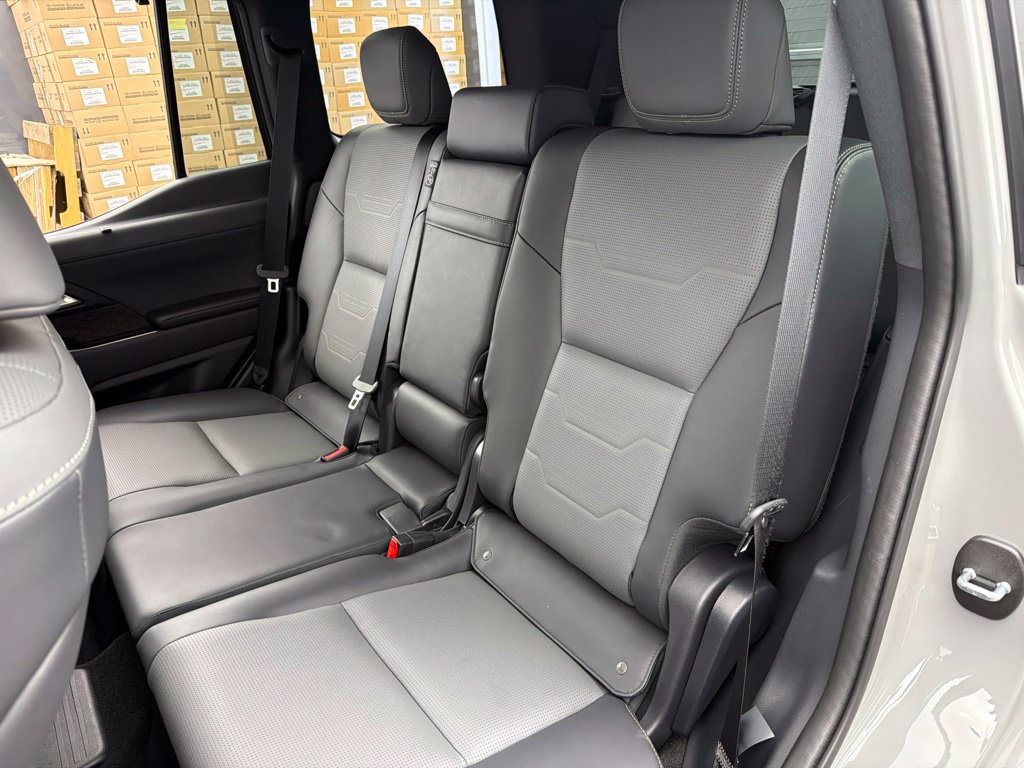 Used 2026 Lexus GX 550 w/ Cold Area Package AWD/4WD image 15