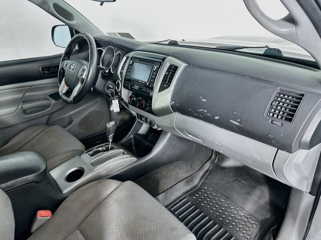 Used 2015 Toyota Tacoma 4x4 Access Cab V6 w/ TRD Sport Package image 31