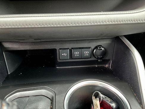 Used 2021 Toyota Highlander XLE image 16