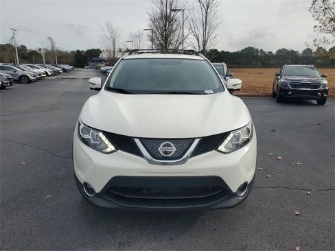 Used 2018 Nissan Rogue Sport SL image 2