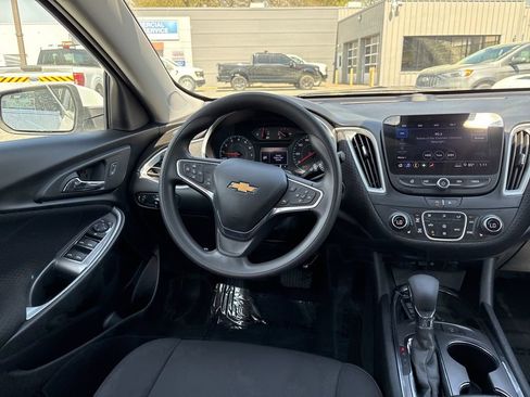 Used 2024 Chevrolet Malibu LT FWD image 9