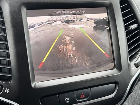 Used 2019 Jeep Cherokee Trailhawk w/ Cold Weather Group image 24