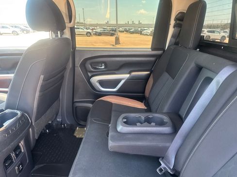 Used 2018 Nissan Titan SV w/ SV Convenience Package RWD image 34