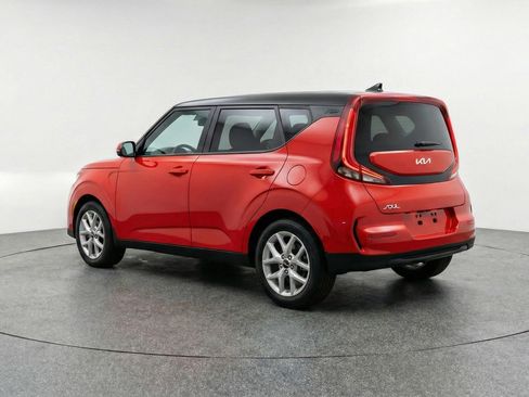 Used 2025 Kia Soul LX w/ LX Technology Package image 5