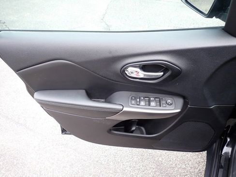 Certified 2022 Jeep Cherokee Latitude Lux image 17