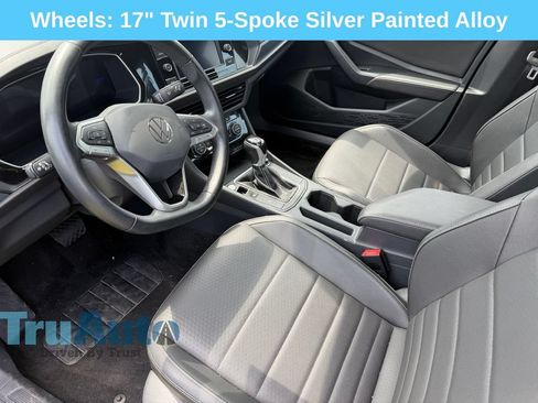 Used 2024 Volkswagen Jetta SE FWD image 7