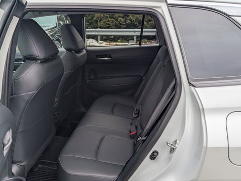 Used 2023 Toyota Corolla Cross XLE w/ Convenience Package image 15