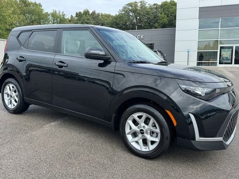 Used 2023 Kia Soul LX w/ LX Technology Package image 1