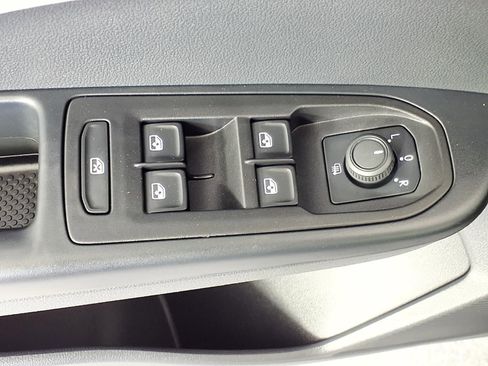 Used 2023 Volkswagen Taos SEL image 16