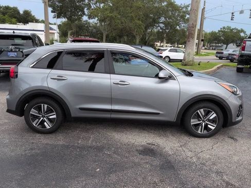 Used 2022 Kia Niro EX Premium FWD image 3