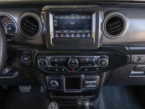 Used 2022 Jeep Gladiator Sport image 13