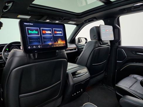 Used 2024 Cadillac Escalade Premium Luxury image 25