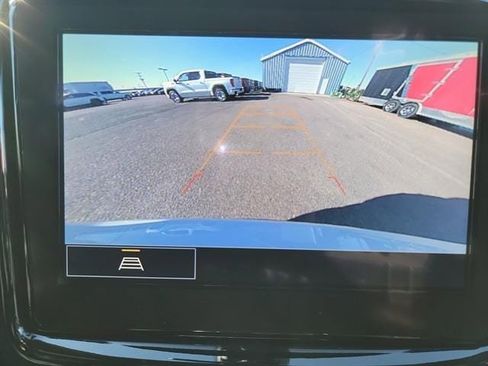 Used 2023 Chevrolet Traverse LT image 17