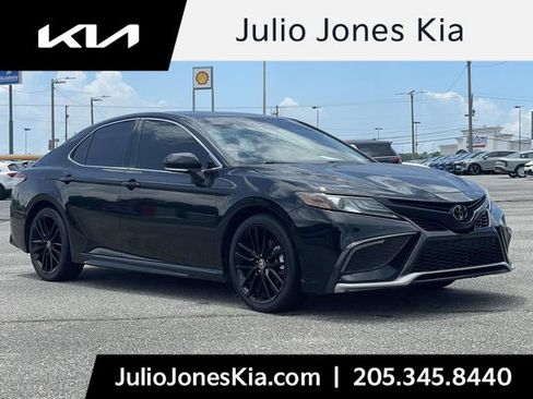Used 2022 Toyota Camry XSE w/ Navigation Package FWD image 1
