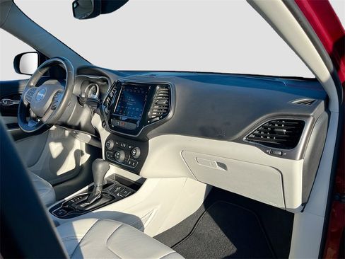 Certified 2019 Jeep Cherokee Limited w/ Luxury Group image 28