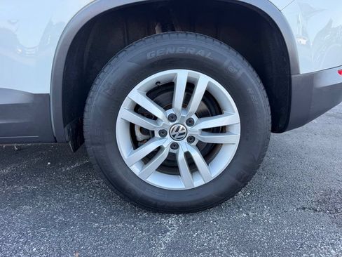 Used 2017 Volkswagen Tiguan S FWD image 25