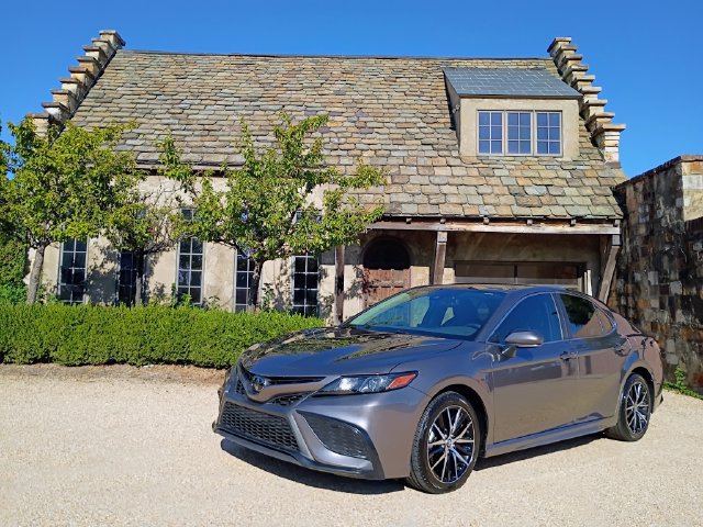 Used 2023 Toyota Camry SE w/ Convenience Package FWD image 1