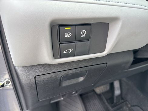 Used 2023 Toyota Highlander XLE FWD image 19